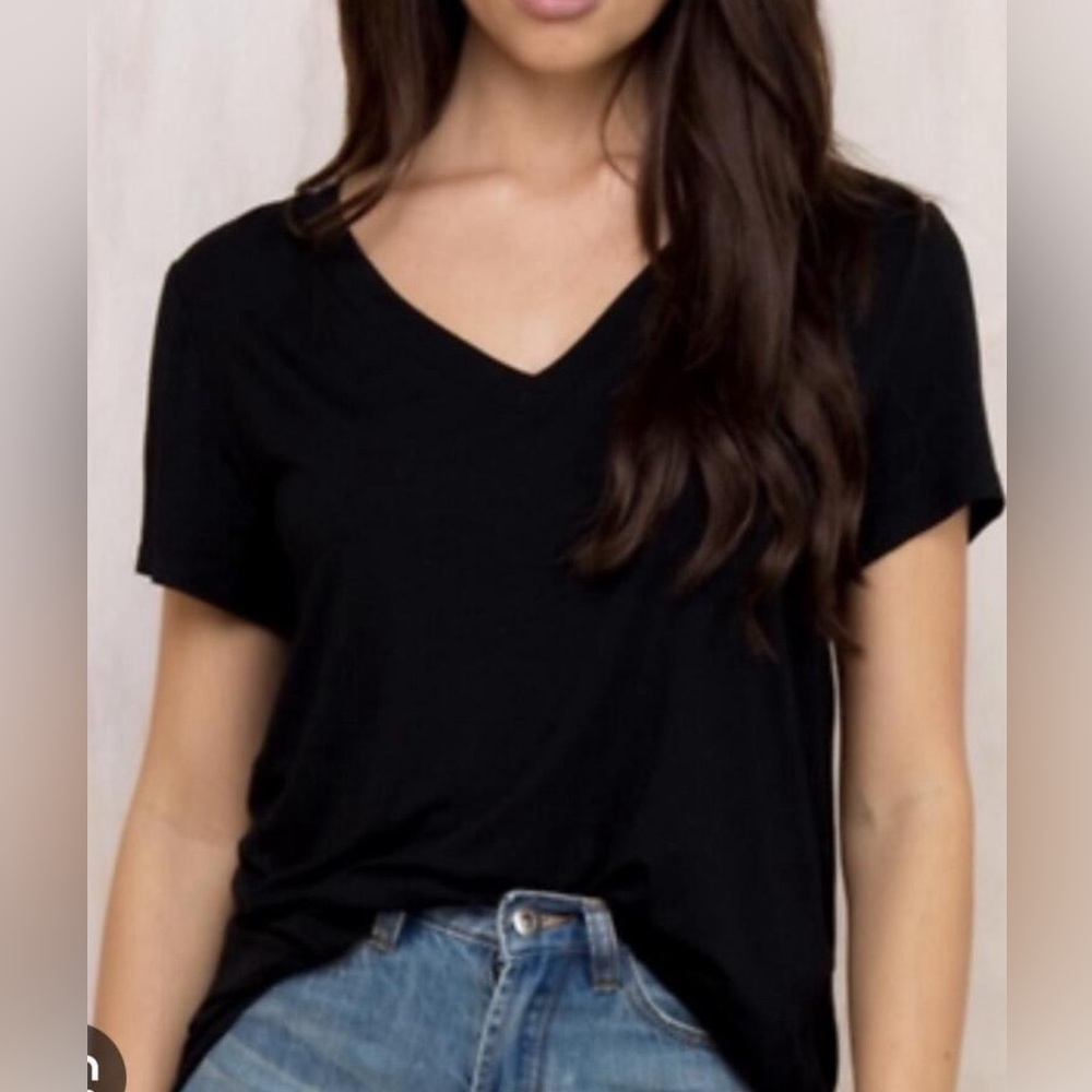 Bohme Essential Black V-Neck Stretch Top | Size Small